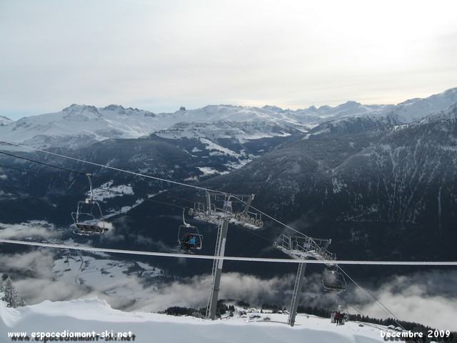 Vue sur le Massif du Beaufortain et la Pierra Menta Vue sur le Massif du Beaufortain et la Pierra Menta