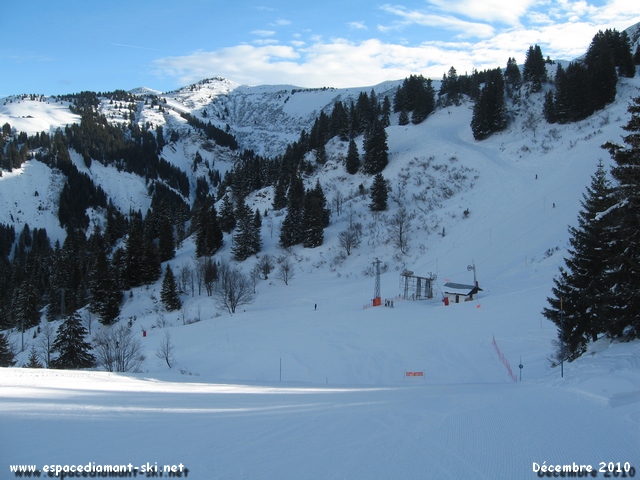 La piste rejoint le dpart du TK du Vors et se raccorde  la bleue du Lac