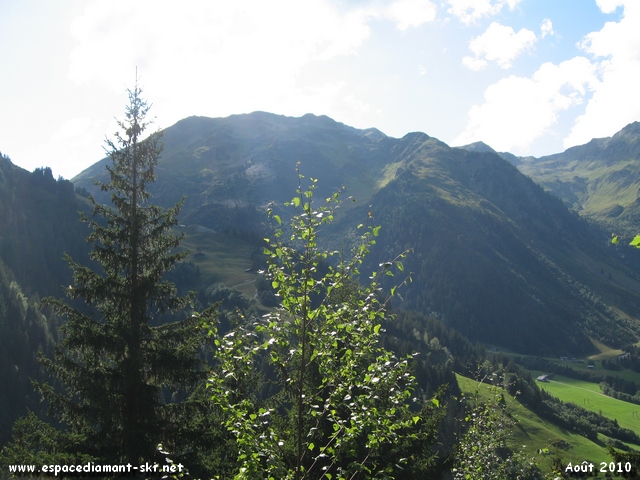 Les pentes de Piapolay  droite avec le massif du Mirantin en arrire plan