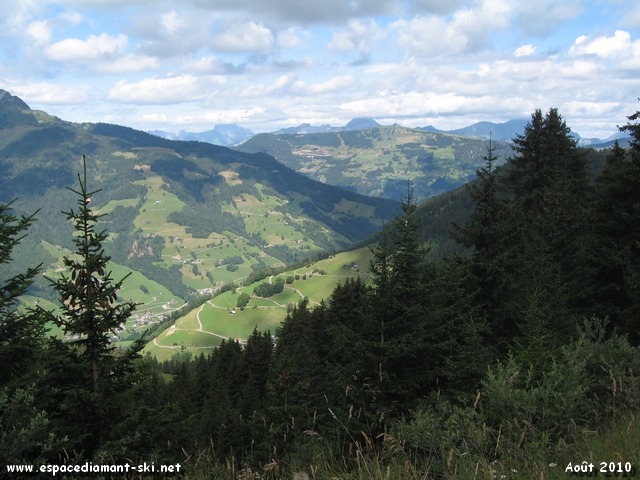 Le Mont Charvin, tt par les nuages