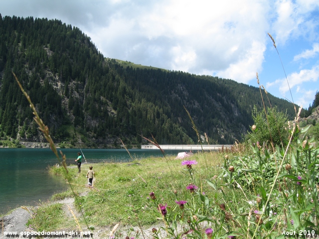 Le barrage, domin par le massif de la Tte de Cuvy