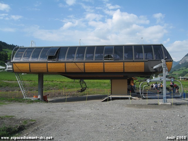 Appareil flambant neuf construit durant l't, l'automne et le dbut de l'hiver 2007