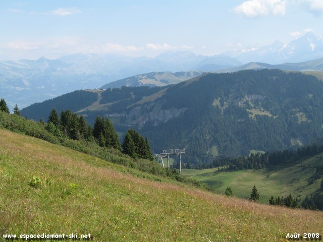 On aperoit le TS de Ban Rouge avec le massif de Rochebrune en arrire plan