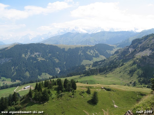 Le Mont Joly et le Mont Blanc sous les nuages