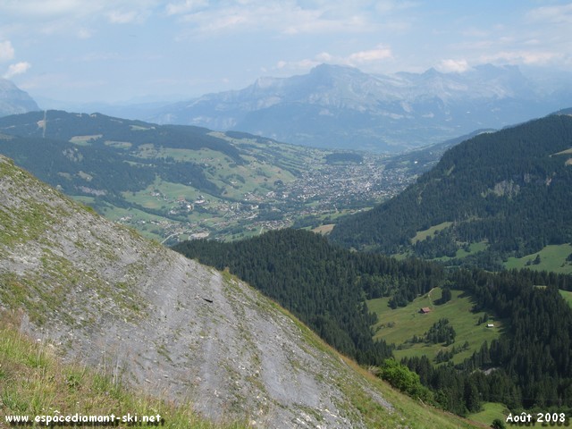 La station de Megve et l'Aiguille de Varan