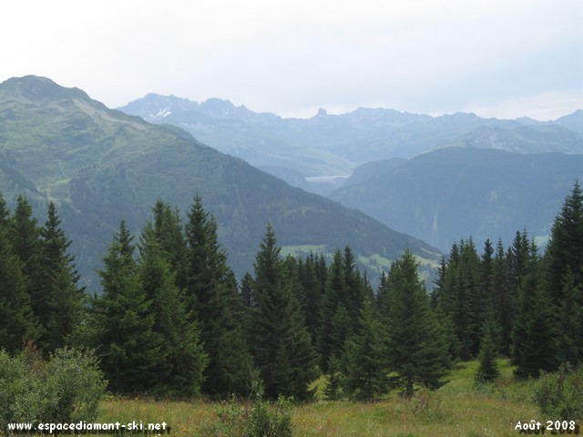 Le massif du Beaufortain, la Pierra Menta et le barrage de Roselend