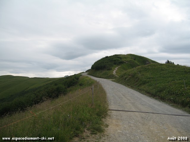 Passage en contrebas du sommet du Mont Clocher
