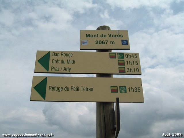 Arrive au sommet du Mont de Vors,  2067 m