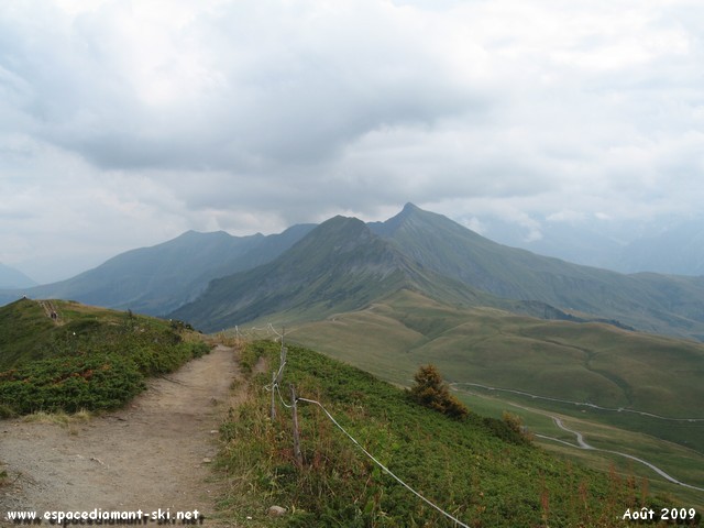Les Aiguilles Croches et les alpages de Vry