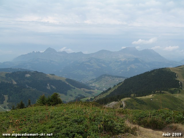 Le Mont Rond, le Mont Reguet et la Chane des Aravis en toile de fond