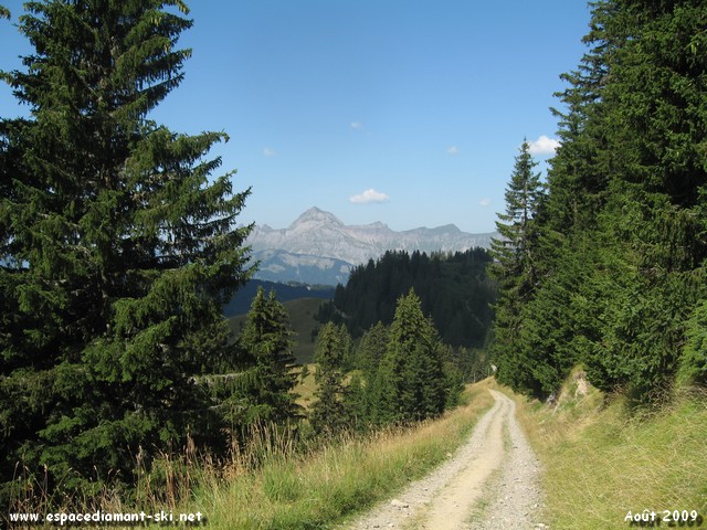Derrire nous, vue sur le Mont Charvin