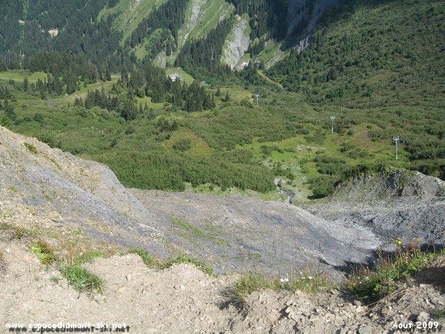 Les pentes vertigineuses et rocailleuses de Plan des Fours
