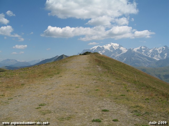 Au sommet du Crt du Vors, point culminant du domaine skiable de l'Espace Diamant