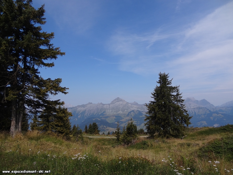 Le Mont Charvin et les Aravis  droite