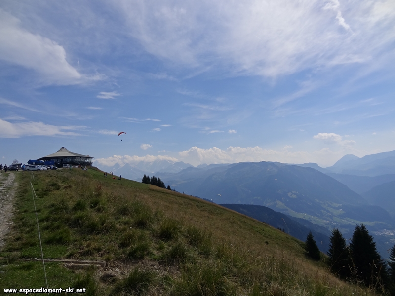 Derrire nous, le Panoramique 2000 et la pointe du Mont Blanc