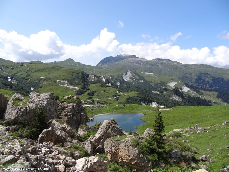 Vue sur le lac depuis le pierrier
