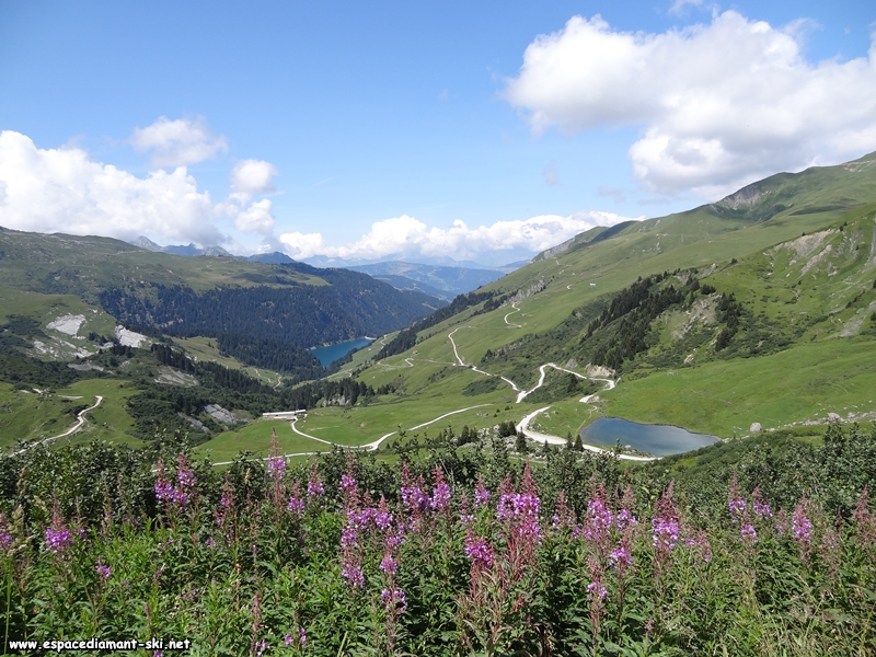 Vue sur les lacs des Fe et de Saint Gurin derrire nous