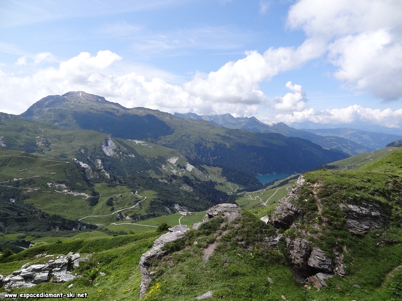 Le lac de Saint Gurin domin par le Grand Mont