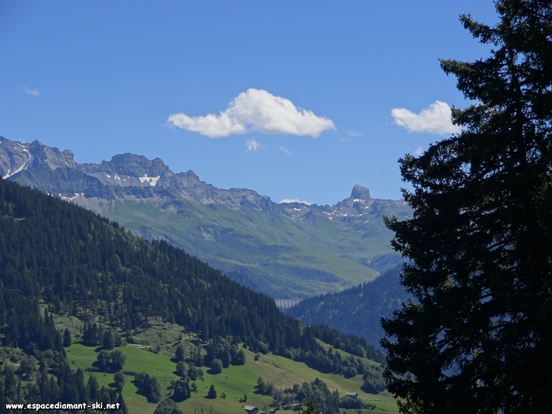 Avec la Pierra Menta et la Pointe de Presset en toile de fond
