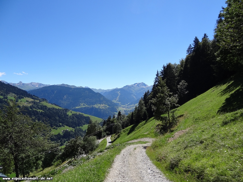 Aprs ce passage en fort, vue sur Arches et le Grand Mont au loin