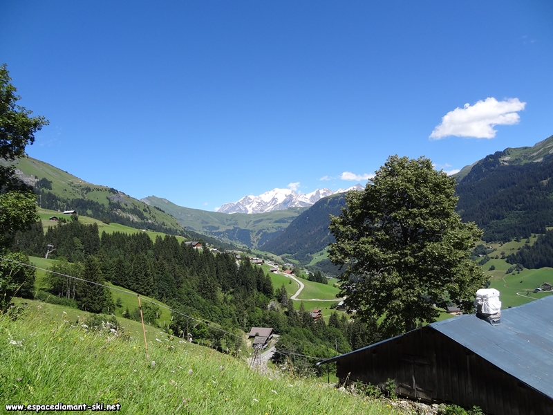 A gauche, la Valle d'Hauteluce