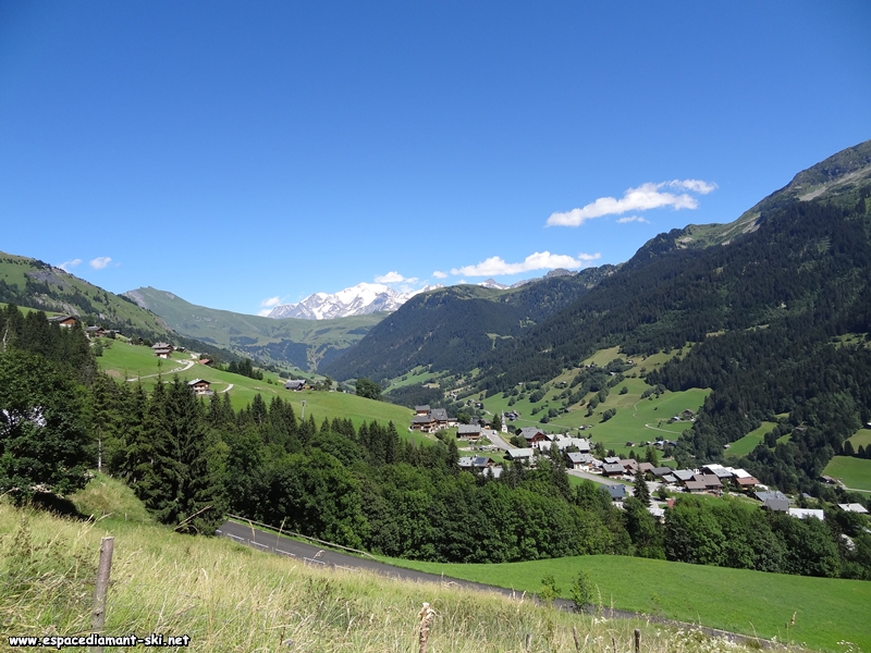 On arrive sur les hauteurs du village d'Hauteluce