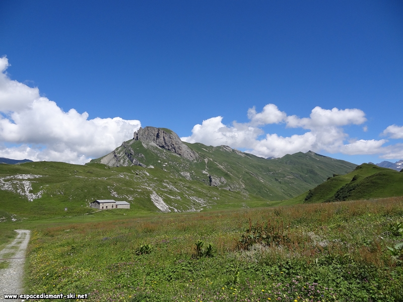 On se retourne : vue sur le Roc du Vent