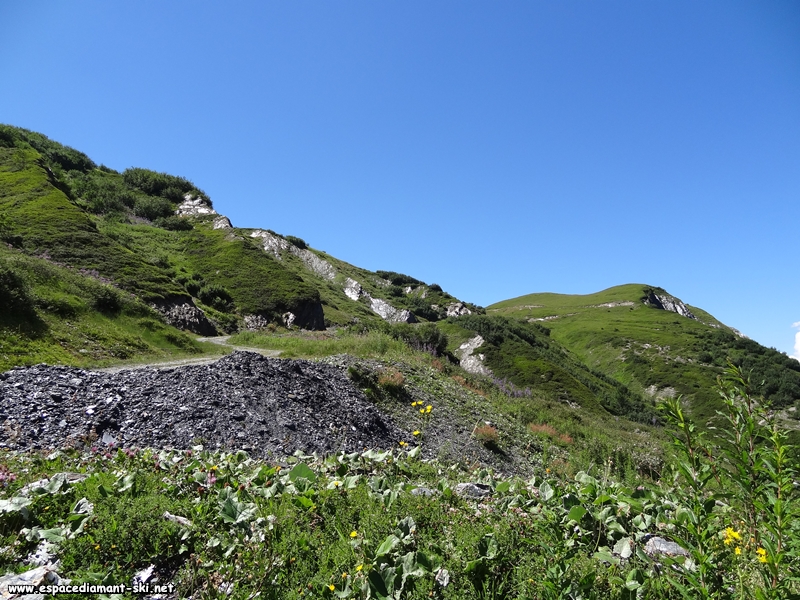 Chemin  flanc de montagne