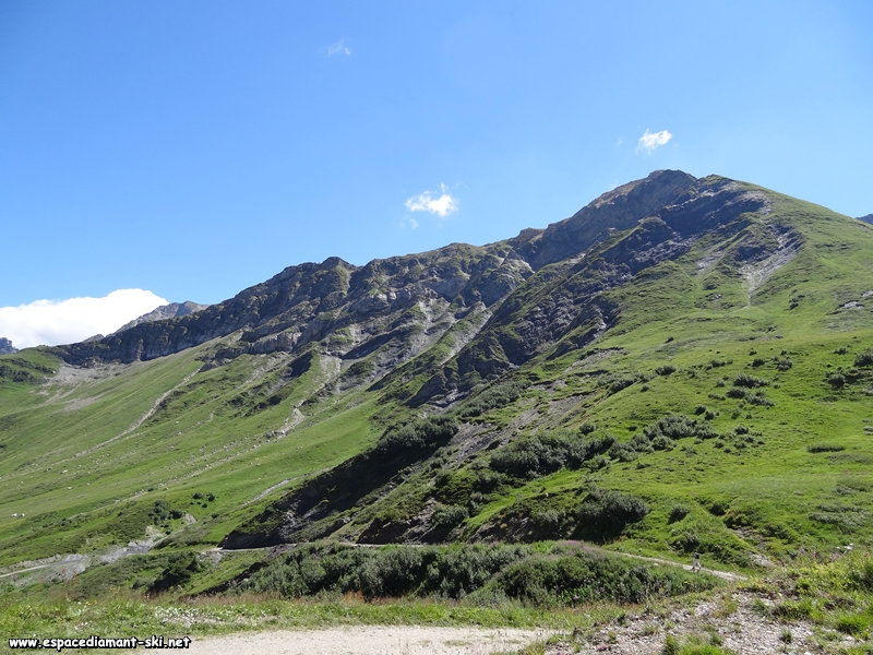 Regard en arrire sur notre itinraire domin par le massif de l'Aiguille du Grand Fond