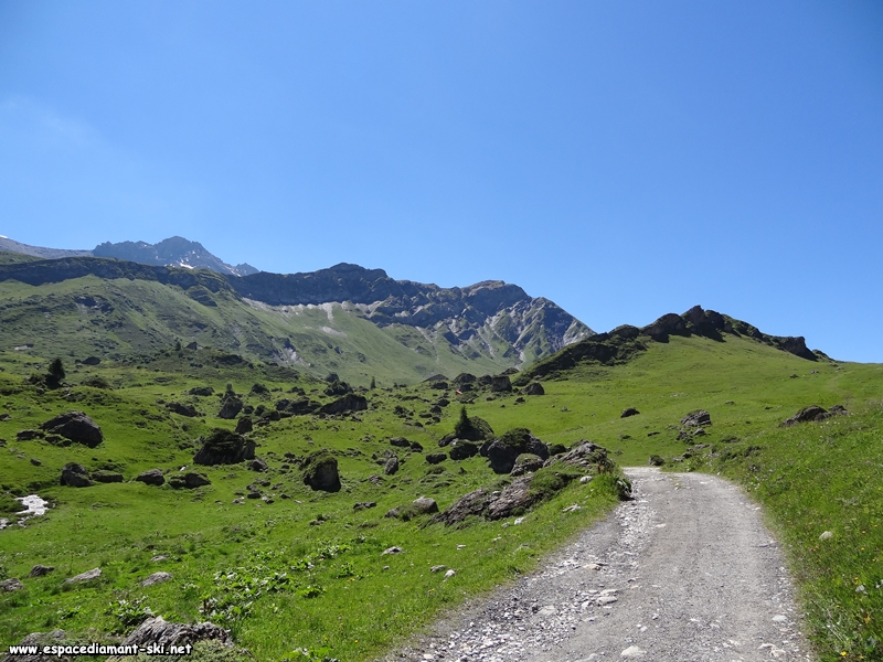 Les montagnes du massif de l'Aiguille du Grand Fond