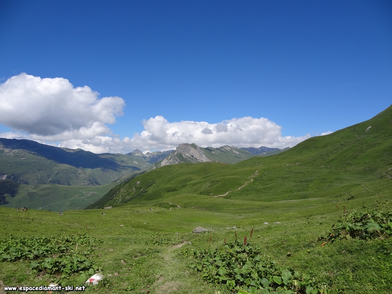 Regard en arrire vers la Petite Berge avec le Roc du Vent en toile de fond