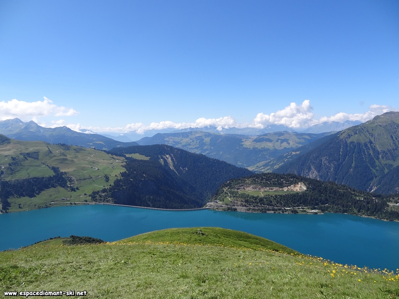 ...nous profitons d'un panorama majestueux sur le lac de Roselend
