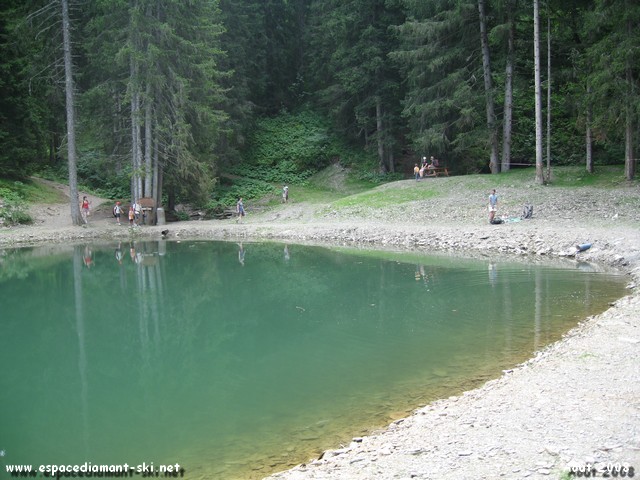 ...pourquoi pas un petit dtour par le Lac des Evettes ?