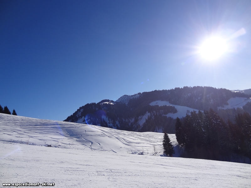A droite, vue sur le Chard du Beurre