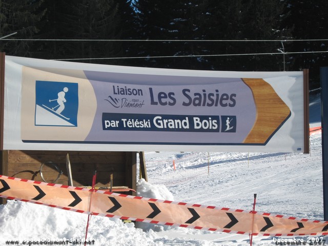 La banderole indiquant la liaison avec Les Saisies