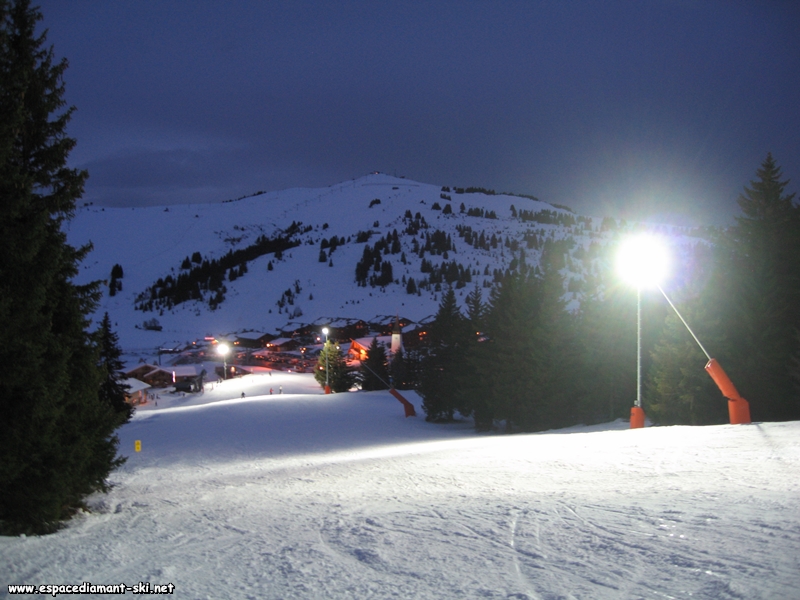 Une vue depuis la piste des Sapins lors de l'exploitation nocturne du tlski