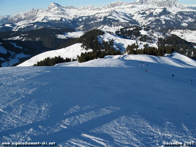 Vue sur le trac de l'ancienne dernire partie du TK avant son raccourcissement, avec en arrire plan les Aravis