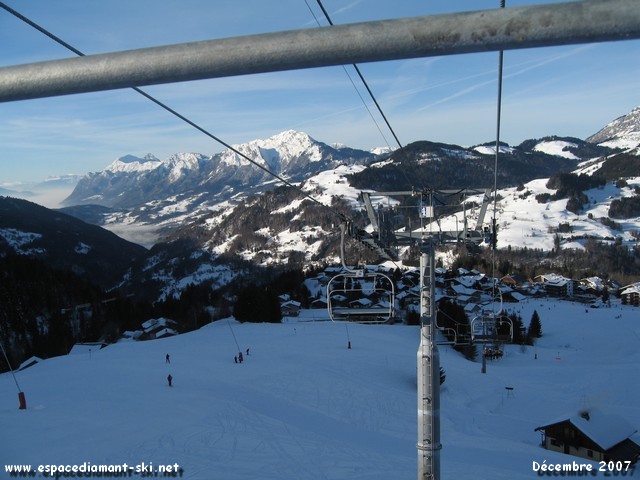 Regard en arrire depuis le TS du Cernix avec la Valle d'Ugine en arrire plan