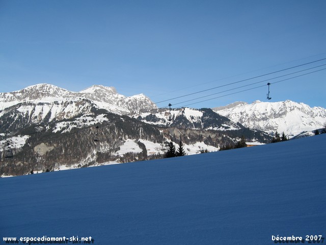 La Chane des Aravis depuis les pentes basses du versant du Cernix