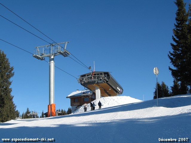 La gare amont vue depuis la piste des Renards