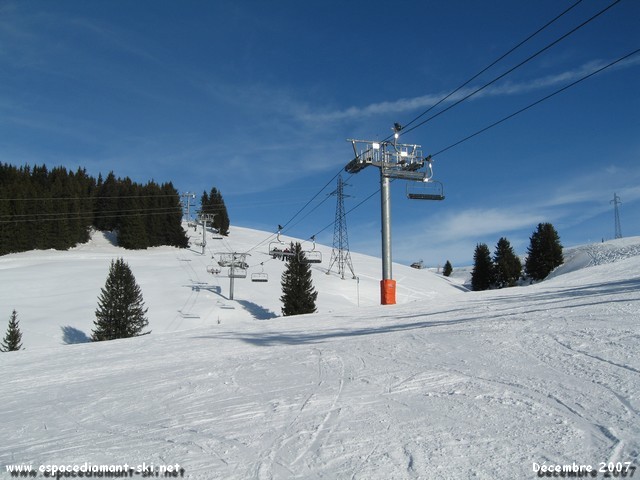Pylnes 11 et 10 vus depuis la piste des Sapins