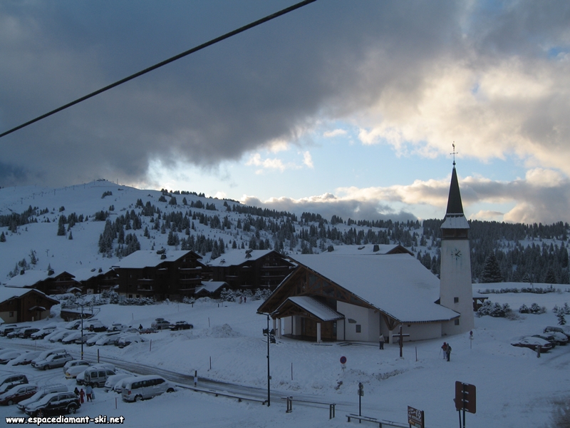 Vue sur Bisanne, le Village des Lapons et la Chapelle Notre Dame de Haute Lumire