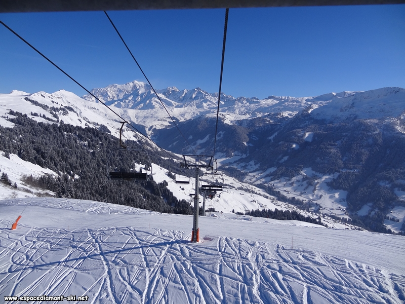 Regard en arrire : vue sur la Valle d'Hauteluce et le Mont Blanc