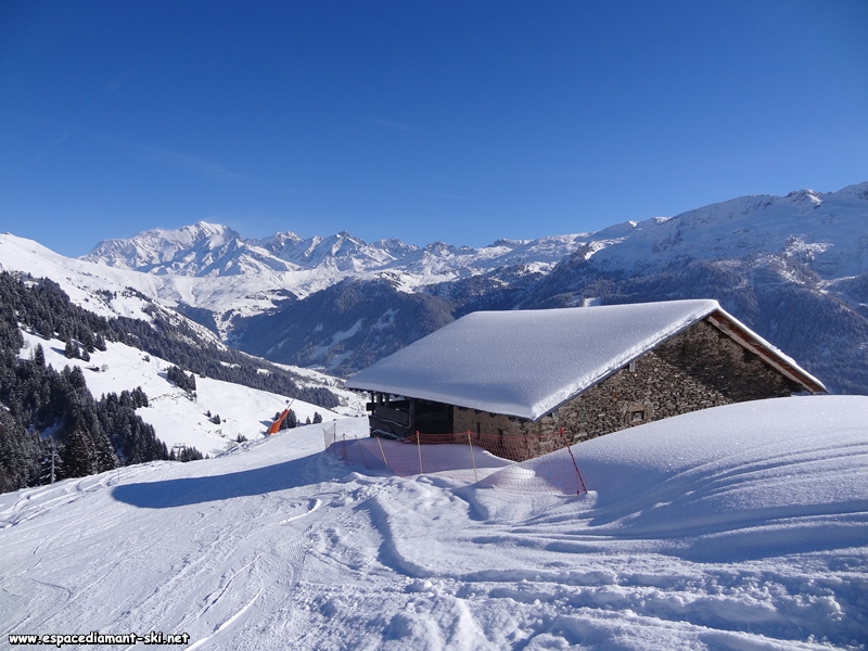 Pour conclure ce reportage, une vue sur le Col du Joly et le Mont Blanc depuis la piste des Frettes