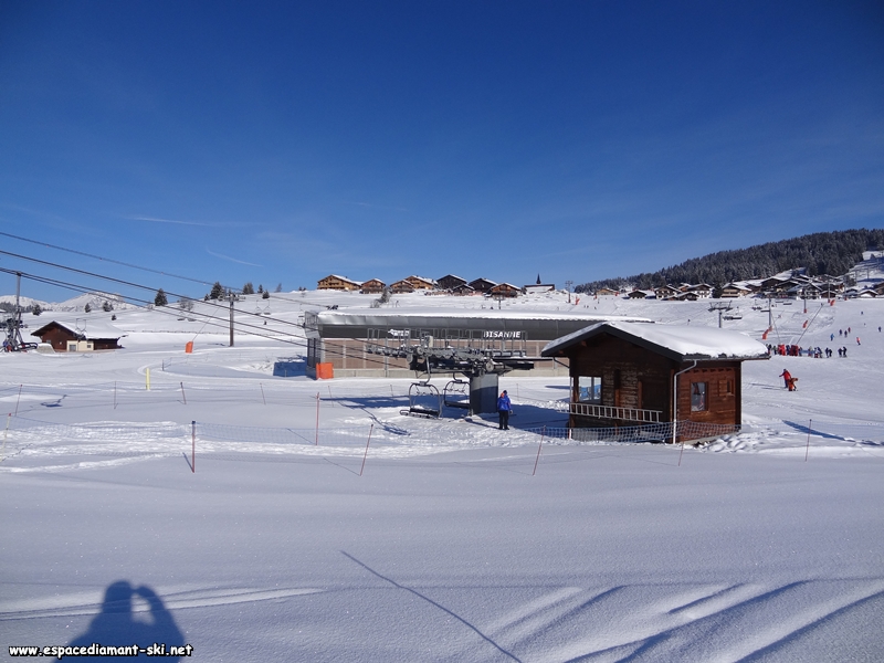 La gare aval avec le garage du Tlsige de Bisanne derrire