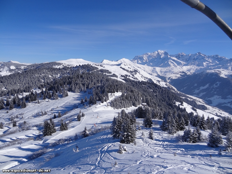 Les massifs de Brichou et du Vors avec la Chane du Mont Blanc en toile de fond