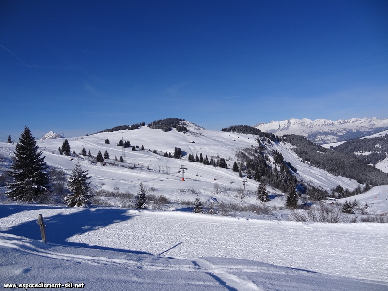 Vers le dbut de la ligne, avec le Chard du Beurre et la pointe du Mont Charvin en arrire plan