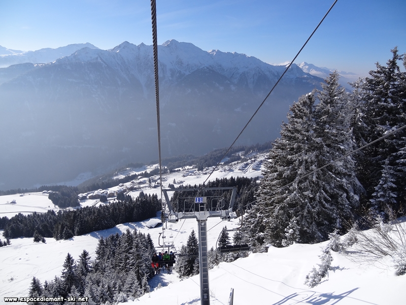 Regard en arrire : vue sur Bisanne 1500 domin par le Mirantin