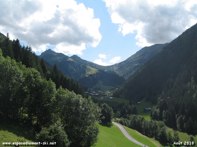 Vers le secteur du Planay à droite Vers le secteur du Planay à droite